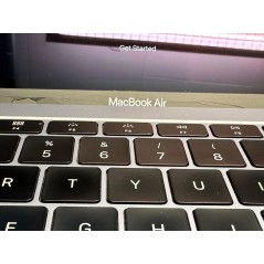 MacBook Air 13-tum 2019 i5 8GB 256GB SSD (beg med skada på bezeln under skärmen)